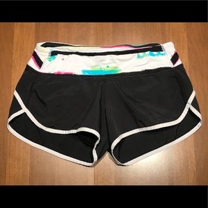 Lululemon Speed Shorts Black Graffiti Paint Splatter Print Wet Dry Warm 4